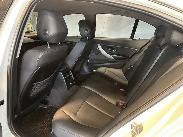 BMW寶馬 328I GT  第8張相片