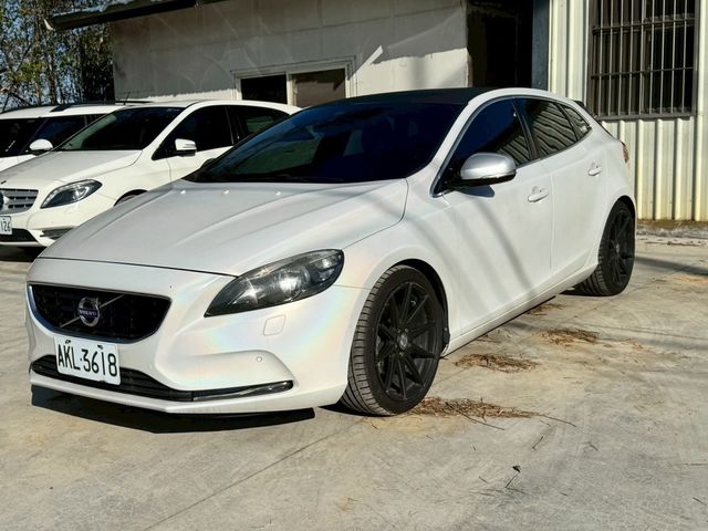 VOLVO富豪 V40  第1張相片