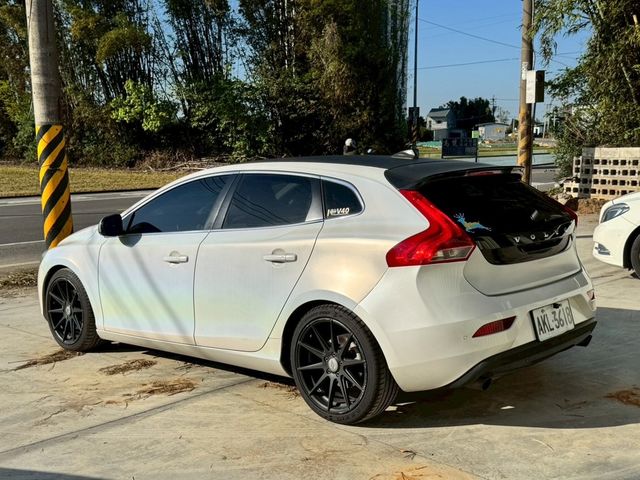 VOLVO富豪 V40  第2張相片