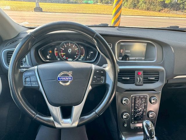 VOLVO富豪 V40  第5張相片