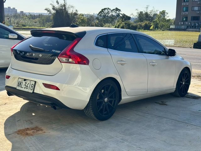 VOLVO富豪 V40  第10張相片