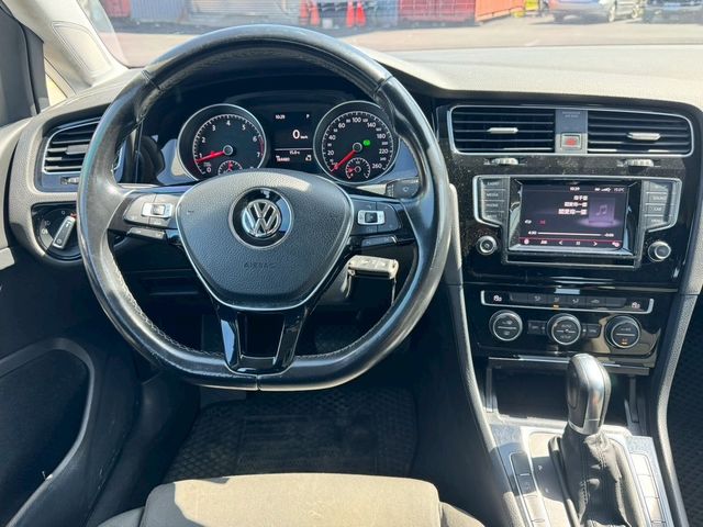 VOLKSWAGEN福斯 GOLF  第18張相片