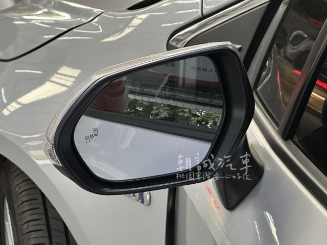 ⭐️桃園車讚安心好店⭐️一手車 尊爵油電版  第3張相片