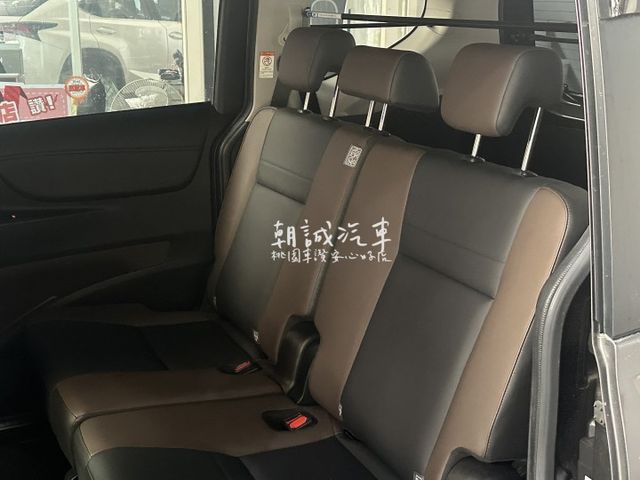 ⭐️桃園車讚安心好店⭐️ 僅2萬里程！豪華+ 右側電滑門 ikey 盲點  第11張相片