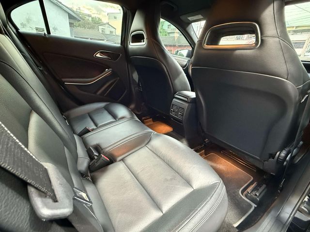 M-BENZ賓士 A180  第9張相片