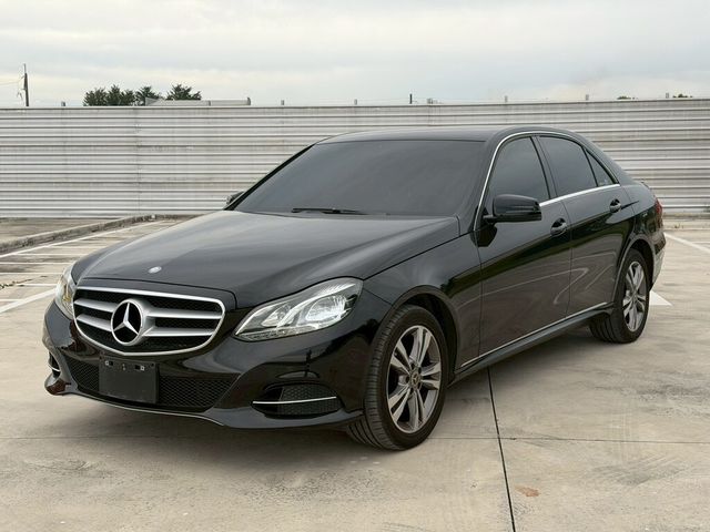 M-BENZ賓士 E220  第2張相片