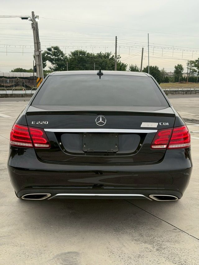 M-BENZ賓士 E220  第5張相片