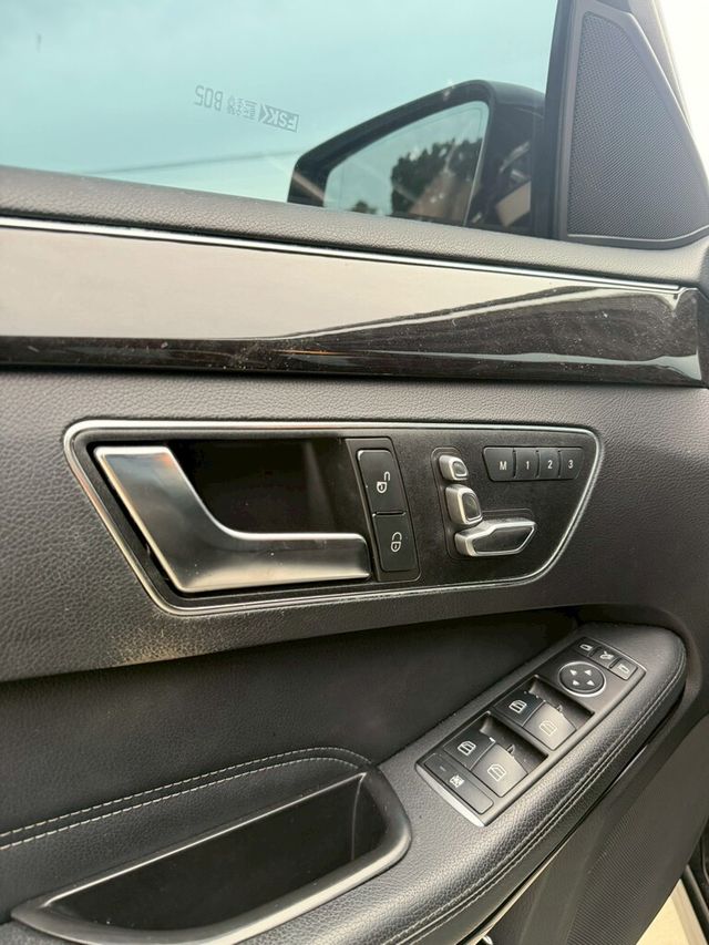 M-BENZ賓士 E220  第6張相片