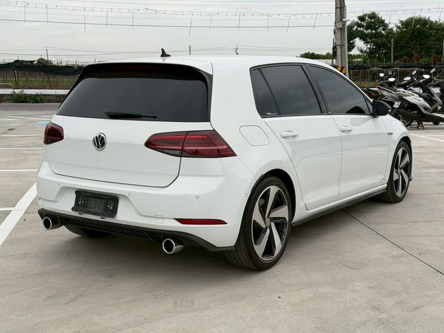 VOLKSWAGEN福斯 GOLF GTI  第2張相片