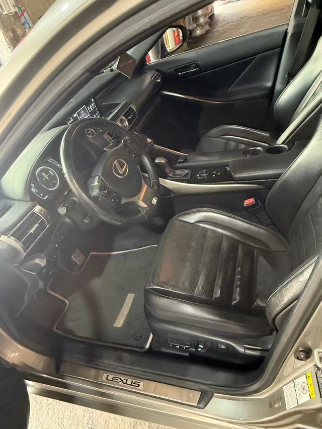 LEXUS凌志 IS 300H  第2張相片