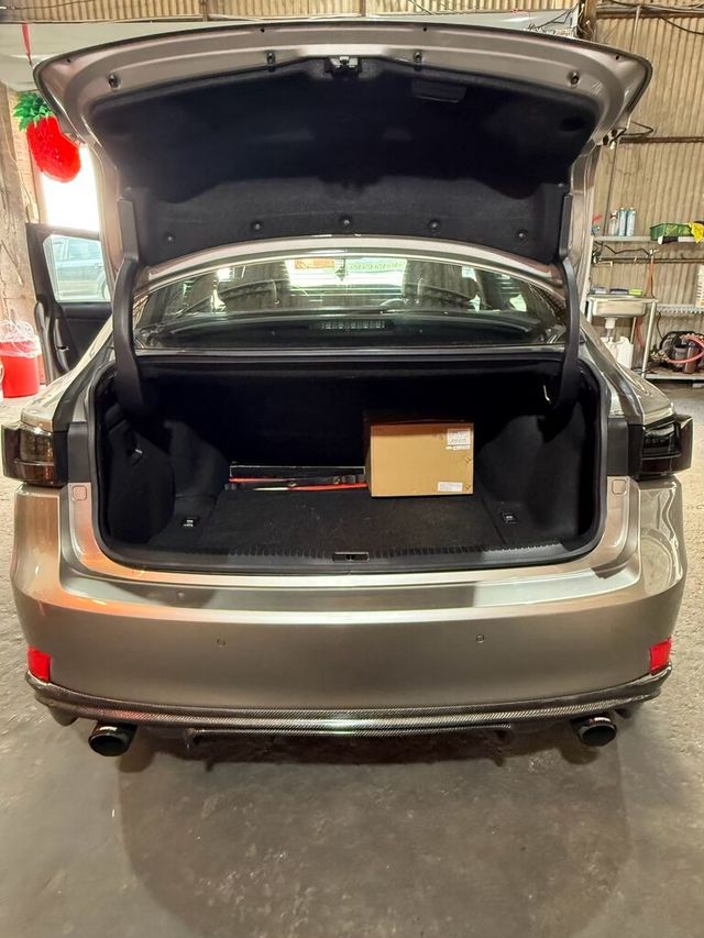 LEXUS凌志 IS 300H  第7張相片