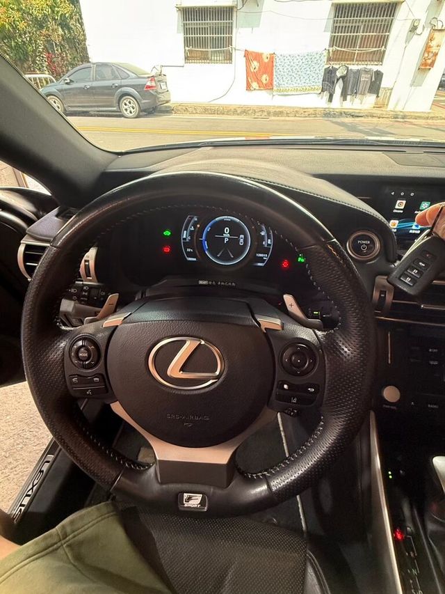 LEXUS凌志 IS 300H  第11張相片