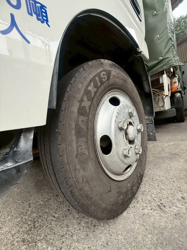 HINO日野 300  第9張相片