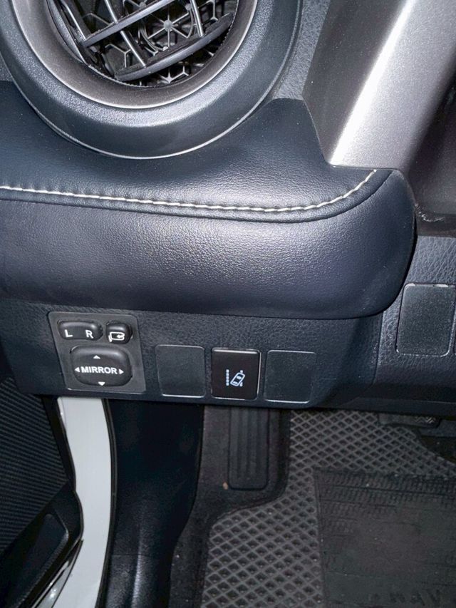 TOYOTA豐田 RAV4  第10張相片