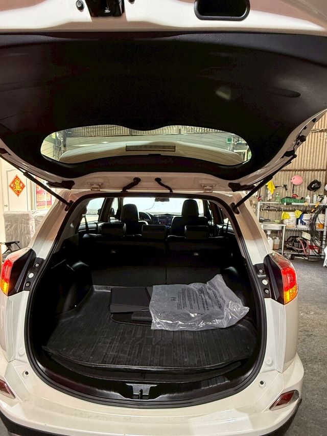 TOYOTA豐田 RAV4  第15張相片