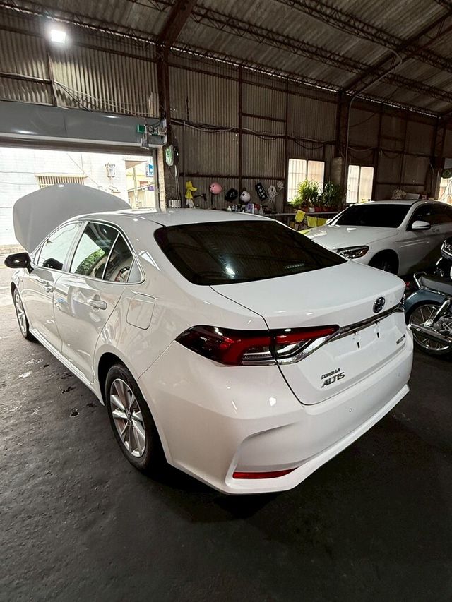TOYOTA豐田 COROLLA ALTIS HYBRID  第4張相片