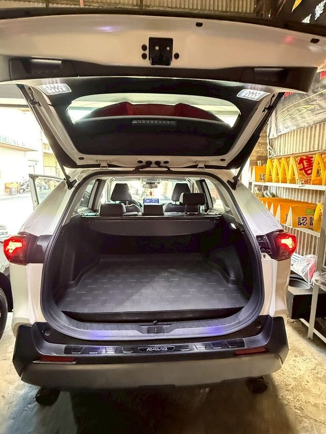 TOYOTA豐田 RAV4  第9張相片