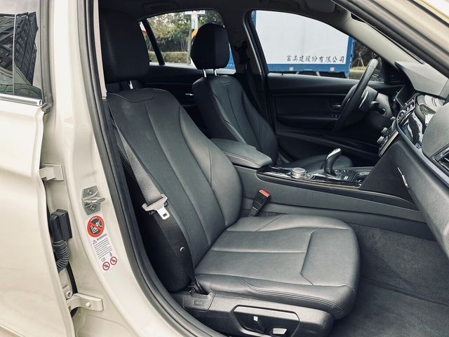 BMW寶馬 320I  第17張相片