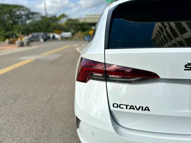 SKODA司科達 OCTAVIA COMBI  第4張相片