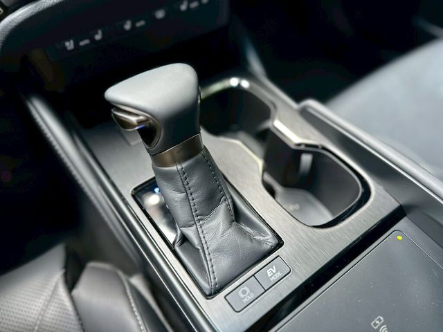 LEXUS凌志 ES300H  第16張相片