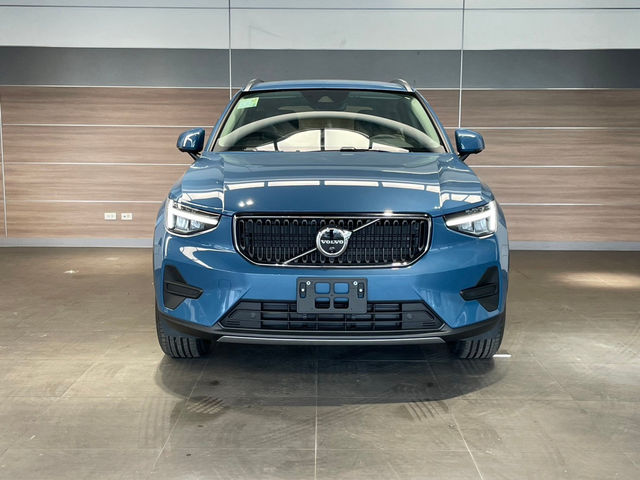 VOLVO XC40 Plus T2  第2張相片