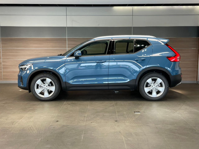 VOLVO XC40 Plus T2  第3張相片