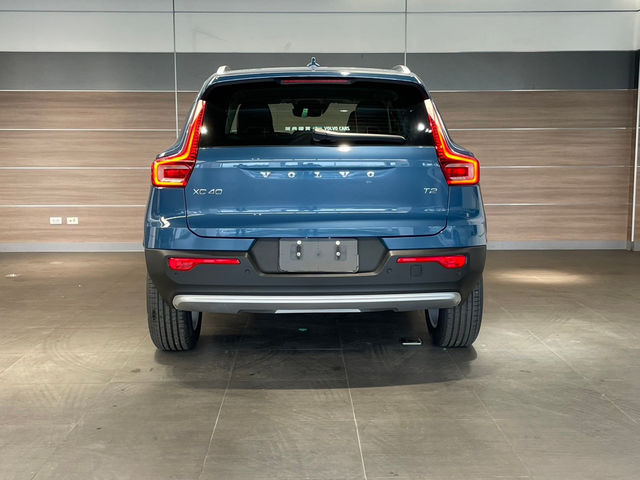 VOLVO XC40 Plus T2  第4張相片