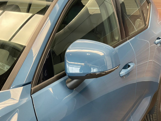 VOLVO XC40 Plus T2  第9張相片