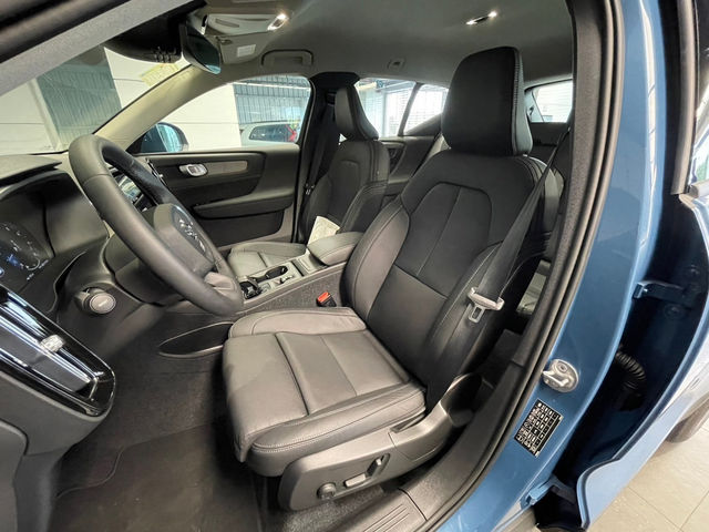VOLVO XC40 Plus T2  第15張相片