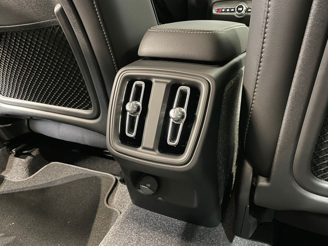 VOLVO XC40 Plus T2  第20張相片