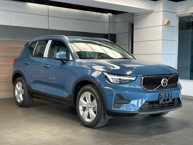 VOLVO XC40 Plus T2  第1張相片