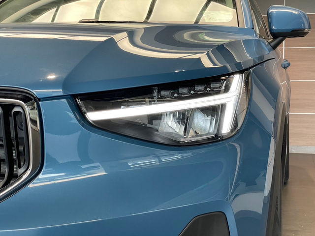 VOLVO XC40 Plus T2  第8張相片