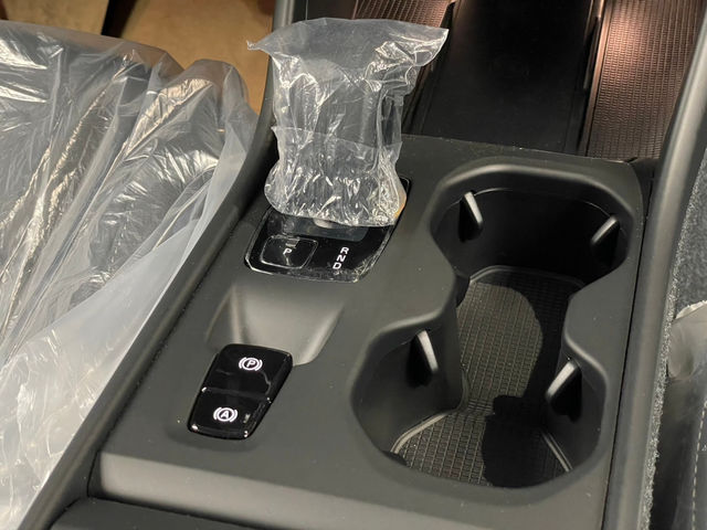 VOLVO XC40 Plus T2  第15張相片