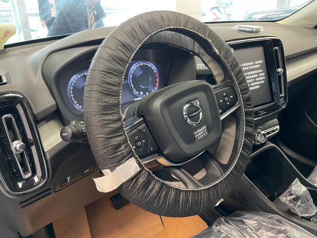 VOLVO XC40 Plus T2  第19張相片