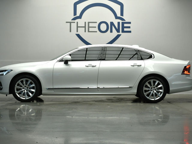 VOLVO S90 B4 Momentum  第3張相片