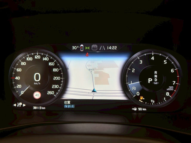 VOLVO XC40 Plus T2  第17張相片