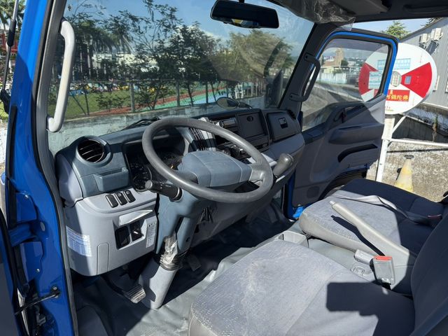 MITSUBISHI三菱 CANTER  第5張相片