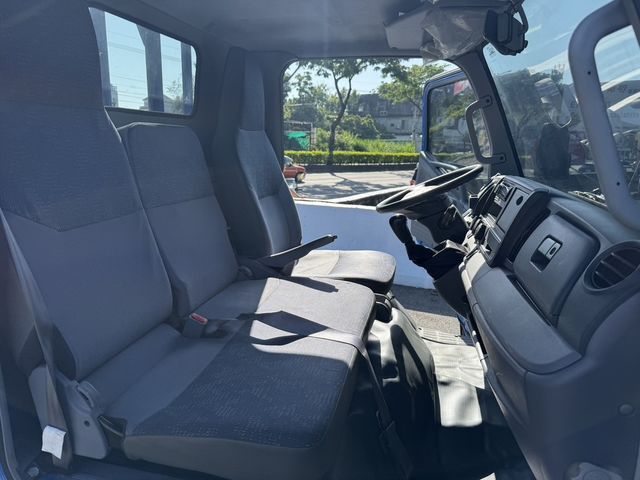 MITSUBISHI三菱 CANTER  第6張相片