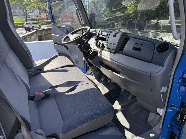 MITSUBISHI三菱 CANTER  第7張相片