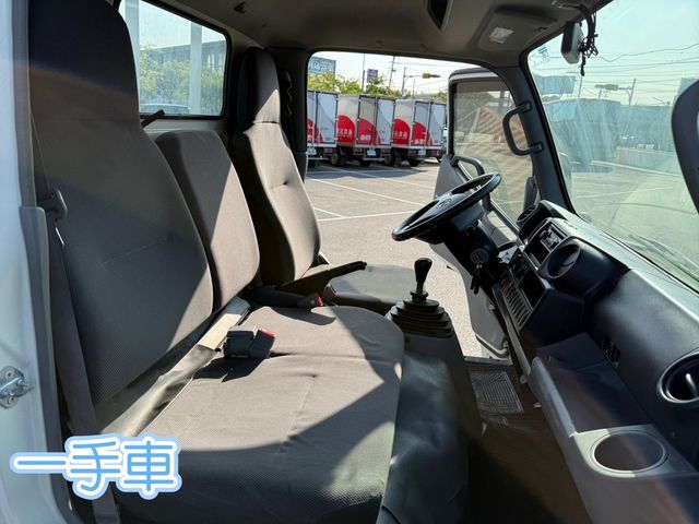 HINO日野 300  第6張相片