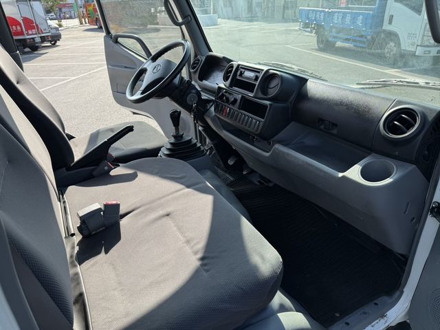 HINO日野 300  第7張相片