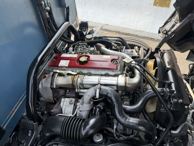 HINO日野 300  第7張相片