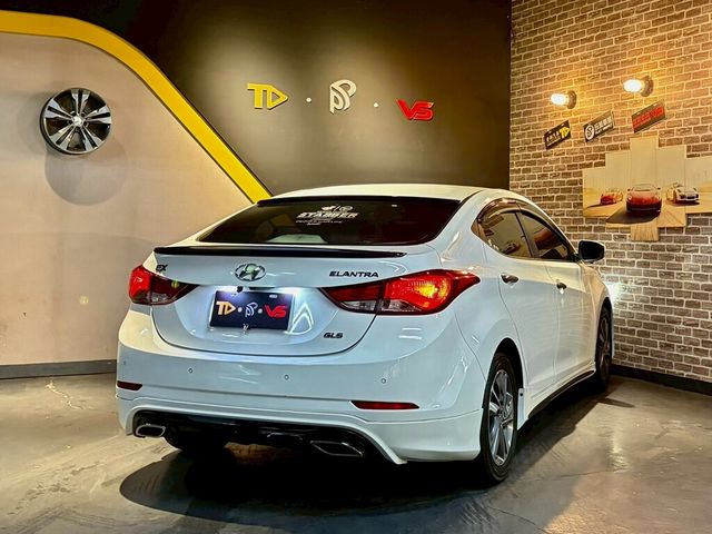 HYUNDAI現代 ELANTRA  第2張相片