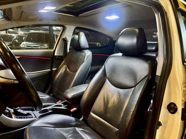 HYUNDAI現代 ELANTRA  第8張相片