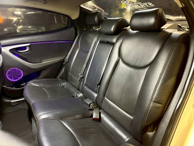 HYUNDAI現代 ELANTRA  第9張相片