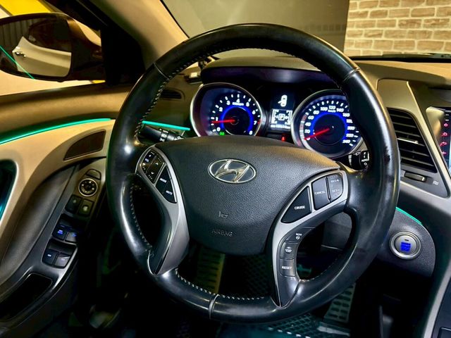 HYUNDAI現代 ELANTRA  第10張相片