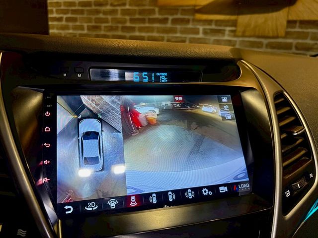 HYUNDAI現代 ELANTRA  第13張相片