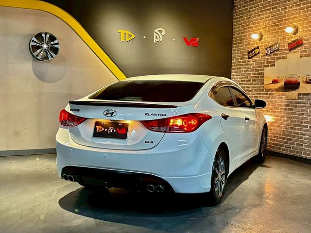 HYUNDAI現代 ELANTRA  第2張相片