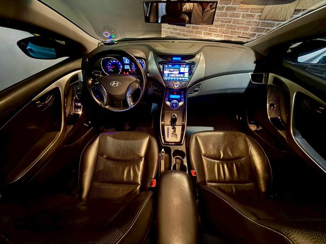 HYUNDAI現代 ELANTRA  第7張相片