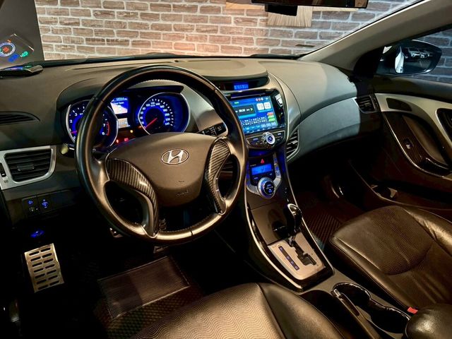 HYUNDAI現代 ELANTRA  第8張相片